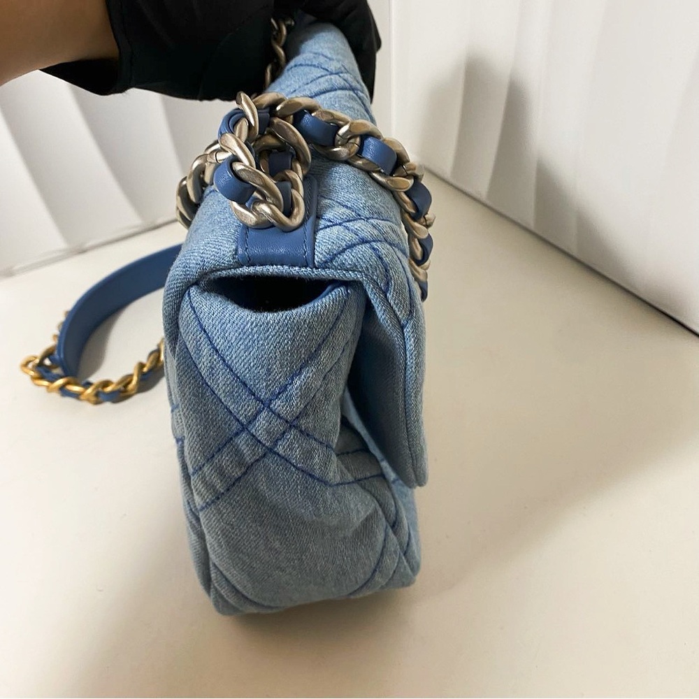 CHANEL 19 Handbag Medium Blue Denim - Picture 4 of 12